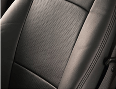 レザー＋パンチング加工で 背中の調湿生が高まります。