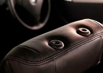 ヘッドレスト穴対応