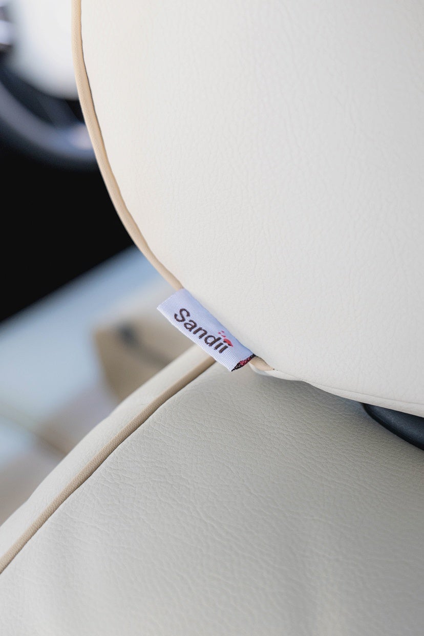 AUDI A3 シートカバー Sandii マカロン ブラック×スノーホワイト